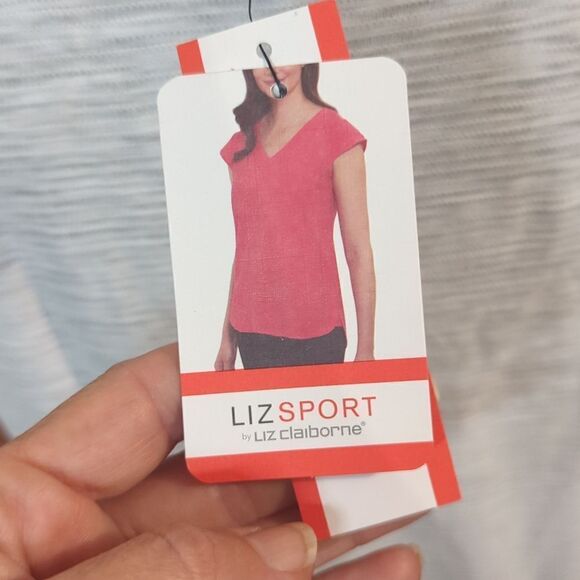 Nwt medium Liz sport t-shirt - Picture 7 of 7